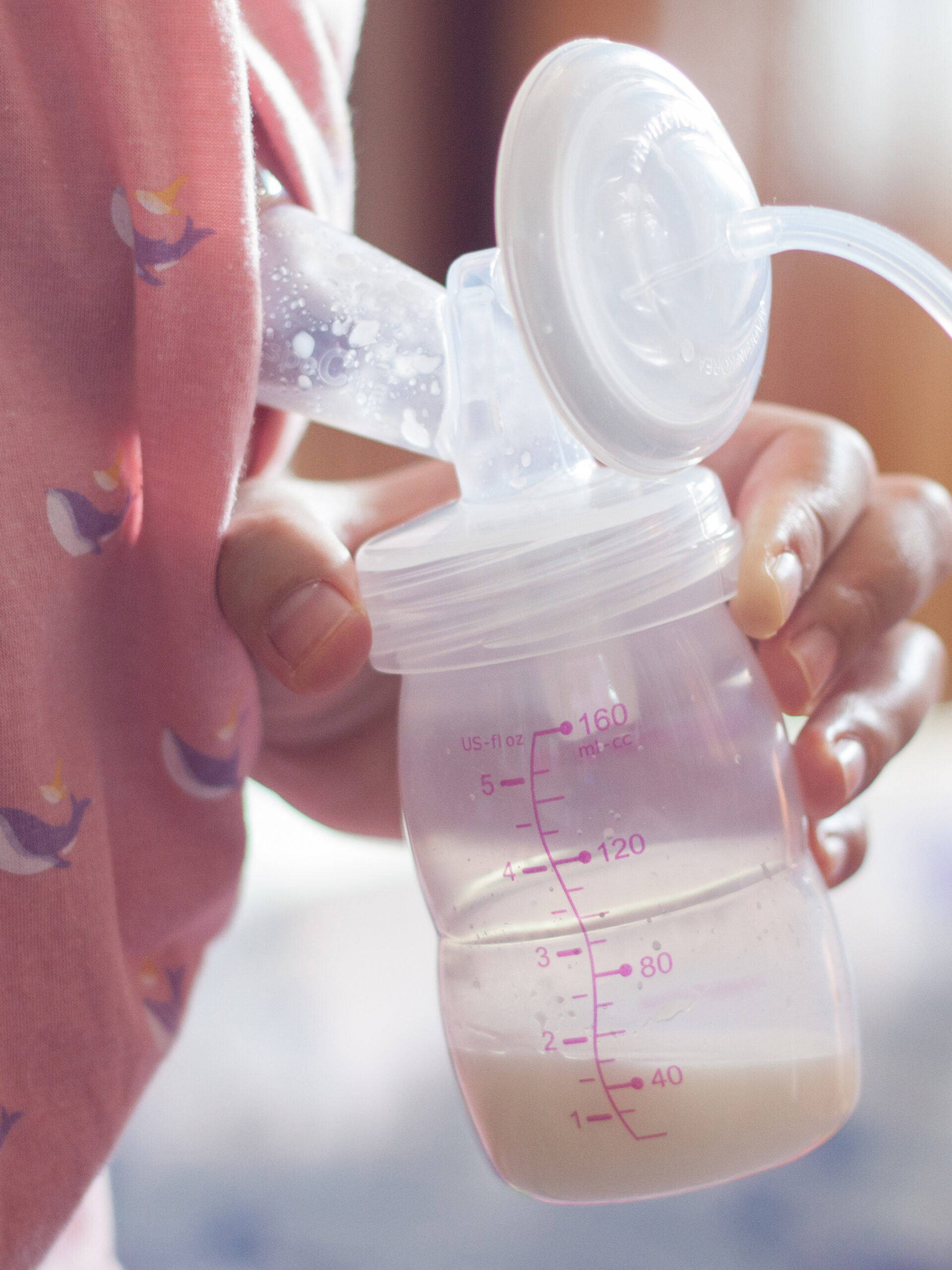 Sink with soap and breast pump parts - 7 ways to clean your breast pump